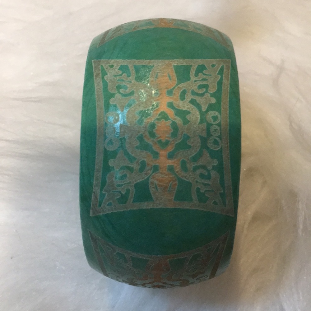 BUNDLE OF BANGLES AND BONUS RING - Picture 2 of 3